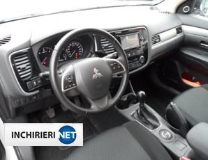 Mitsubishi Outlander interior