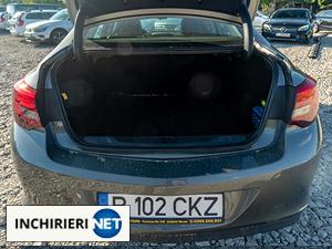 opel astra spate